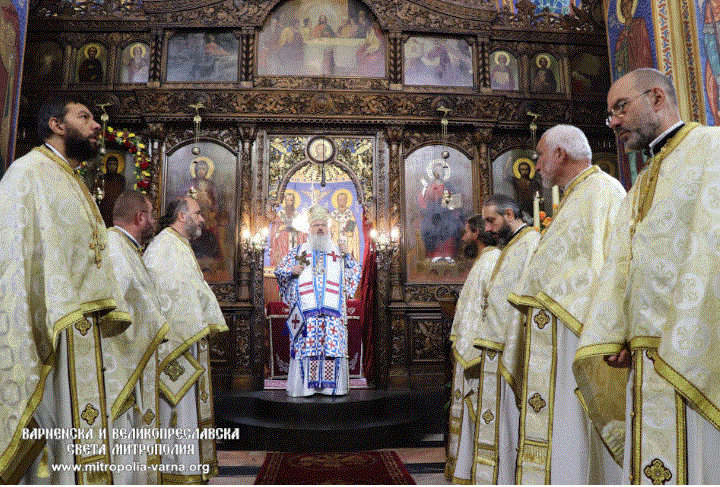 Храмов празник и награждаване с офикия в храм „Св. Петка“ – гр. Варна