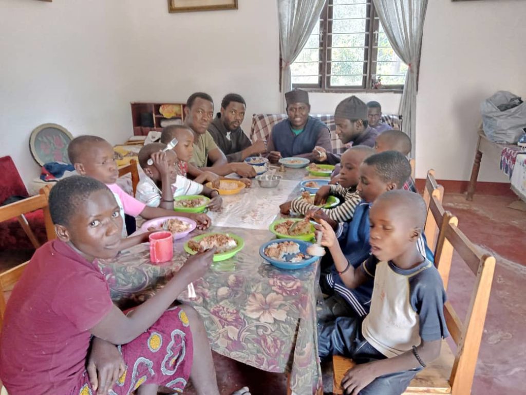 Μικρά παιδιά γνωρίζουν την Ορθοδοξία στην Τανζανία