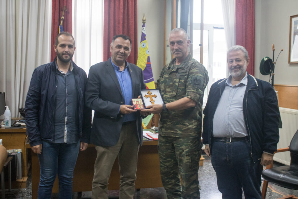 Εθιμοτυπική επίσκεψη στη Σχολή Μονίμων Υπαξιωματικών Τρικάλων από το Σωματείο Ιεροψαλτών Ν. Τρικάλων