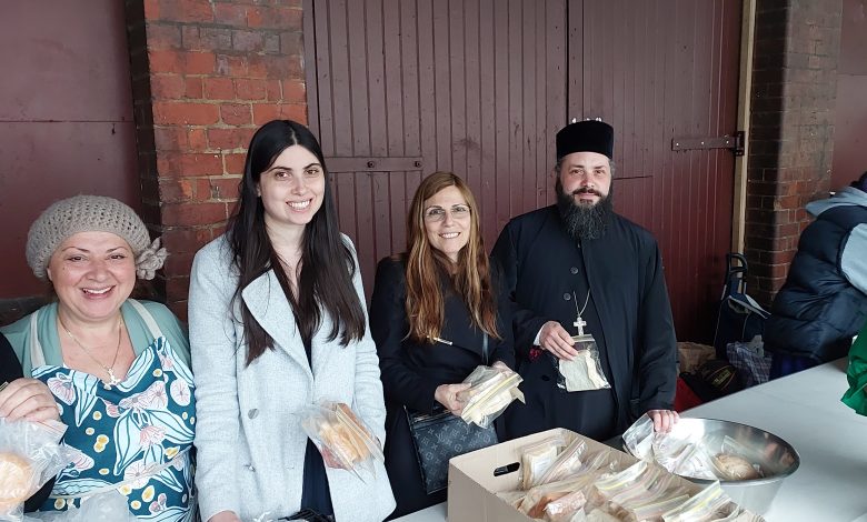 Melbourne: The Parish of Holy Archangels make sandwiches for homeless through Five Loaves initiative