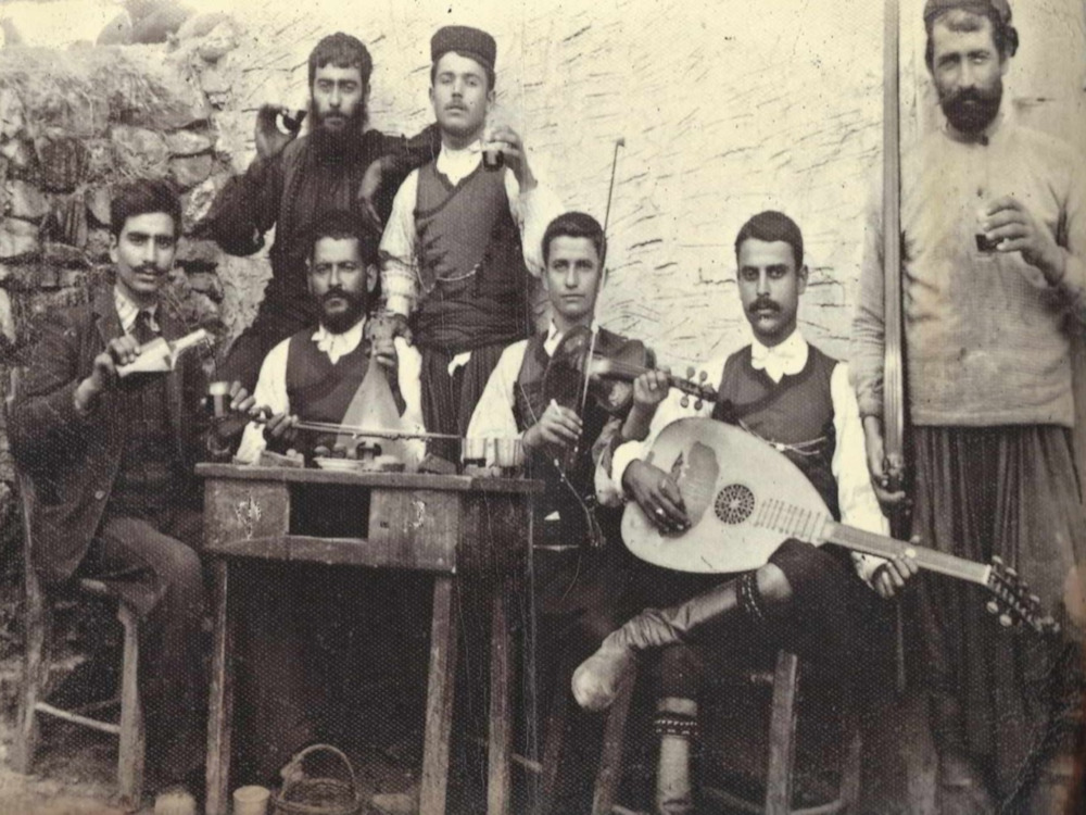 Διδασκαλία λύρας, μαντολίνου, λαούτου από την Σχολή Παραδοσιακής Μουσικής της Ι.Μ. Σητείας