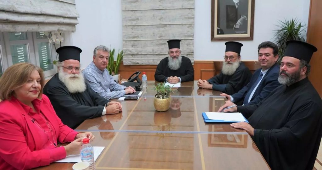 Συνάντηση Σταύρου Αρναουτάκη με αντιπροσωπεία της Ιεράς Συνόδου της Εκκλησίας Κρήτης