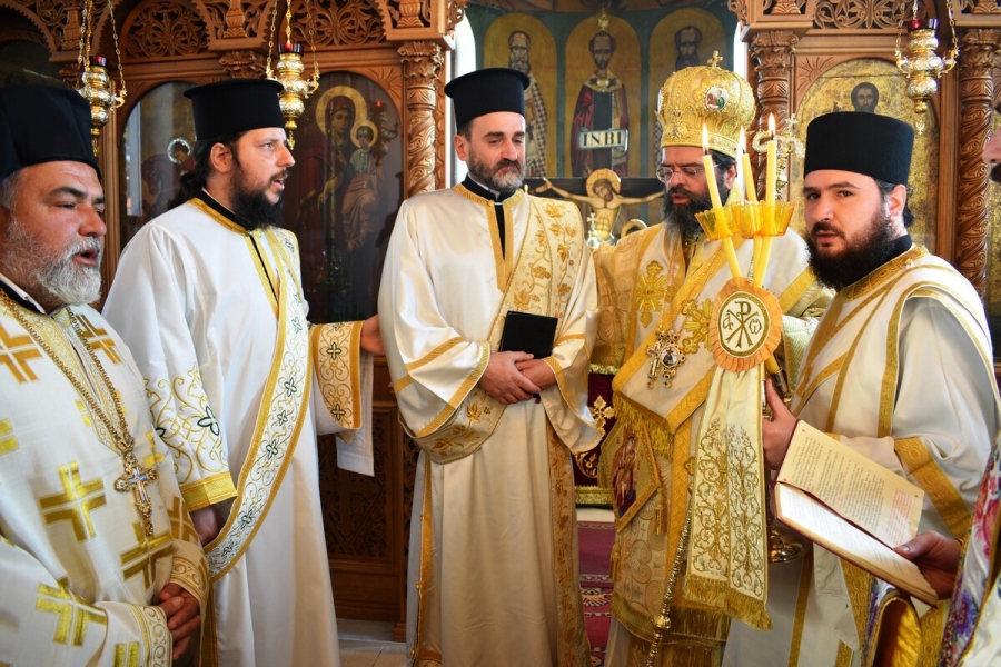 Χειροτονία Διακόνου από τον Μητροπολίτη Μαρωνείας