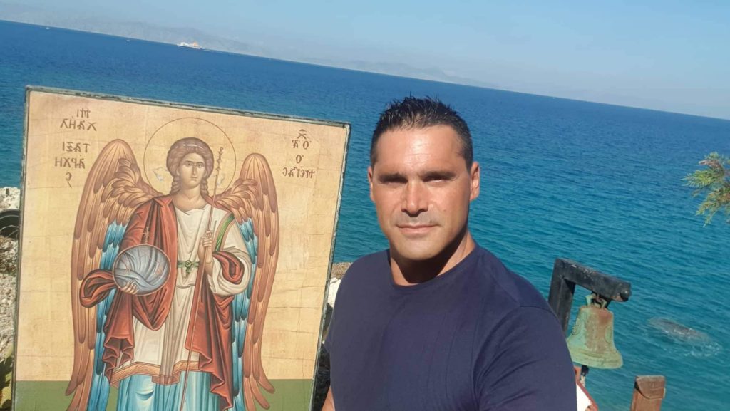 Χρυσός Παραολυμπιονίκης θα κολυμπήσει από την Ρόδο στην Ιερά Μονή του Πανορμίτη στη Σύμη