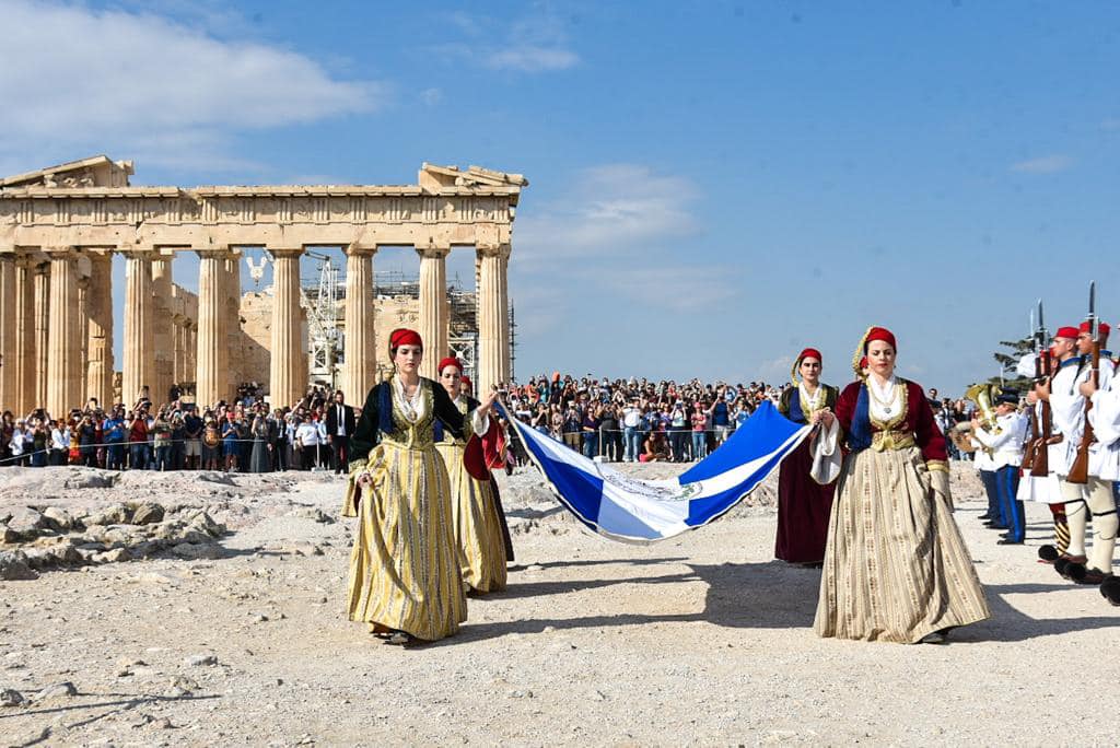 78 χρόνια από την Απελευθέρωση της Αθήνας – Επετειακή έπαρση της σημαίας στην Ακρόπολη – Καταθέσεις στεφάνων