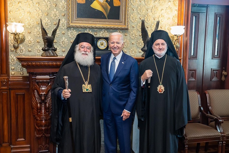 Οι πρώτες φωτογραφίες από τη συνάντηση Μπάιντεν – Πατριάρχη Θεόδωρου στο Λευκό Οίκο