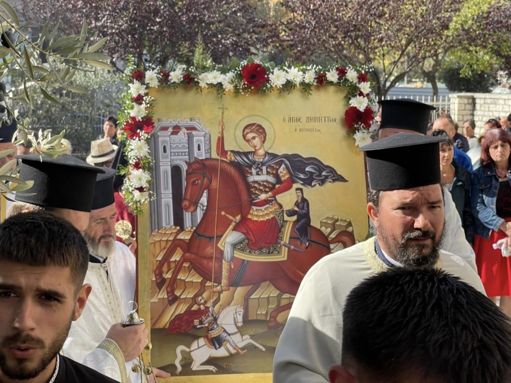 Çaste nga Liturgjia Hyjnore dhe Litania me ikonën e Shën Dhimitrit