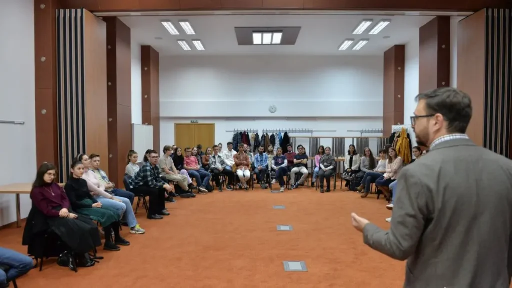 Peste 200 de voluntari se pregătesc să ajute pelerinii care vor participa la hramul Catedralei Patriarhale