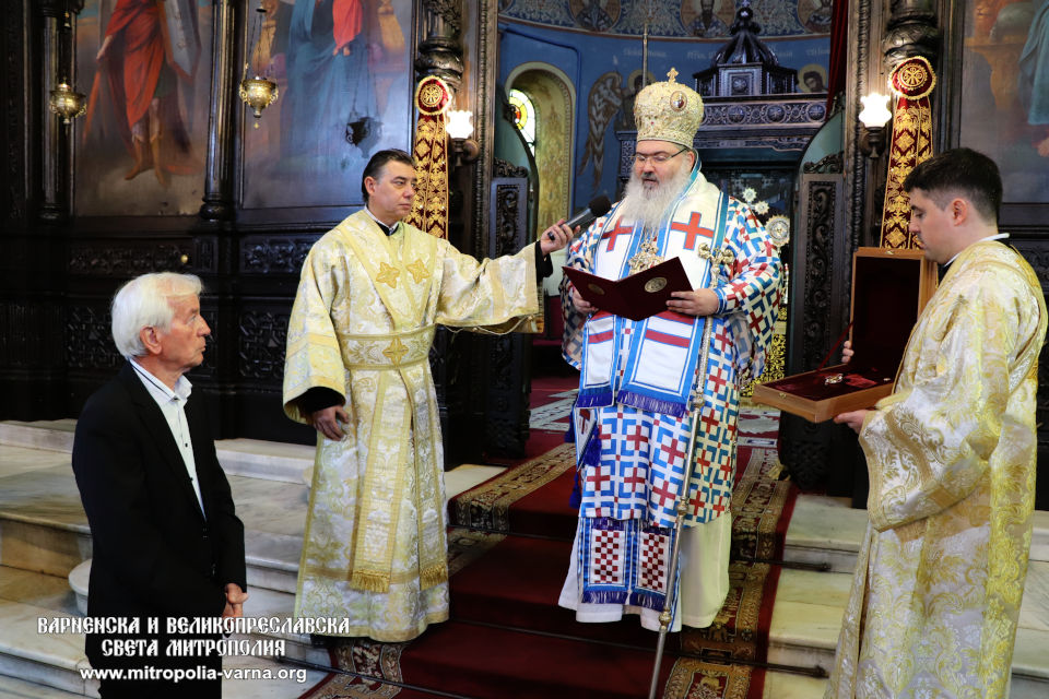 Митрополит Йоан награди проф. дин Казимир Попконстантинов с орден „Св. ап. Андрей Първозвани“