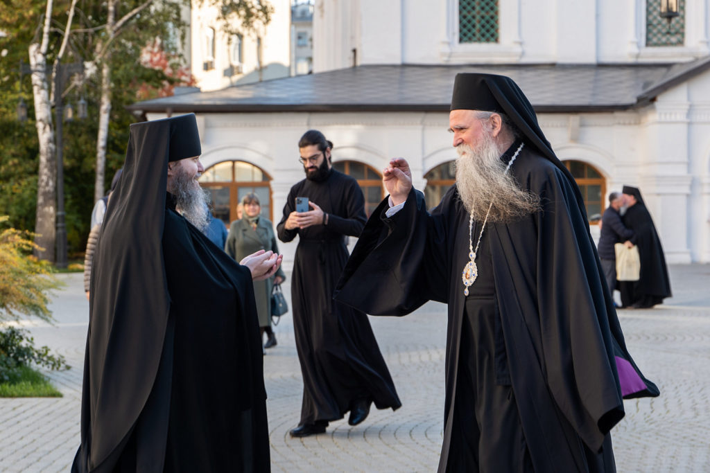 Митрополит Черногорско-Приморский Иоанникий возглавил Литургию в Сретенском монастыре Москвы