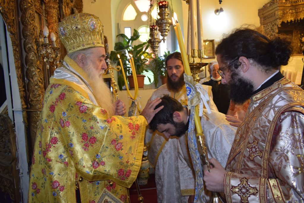 Χειροτονία Διακόνου από τον Μητροπολίτη Σάμου και Ικαρίας
