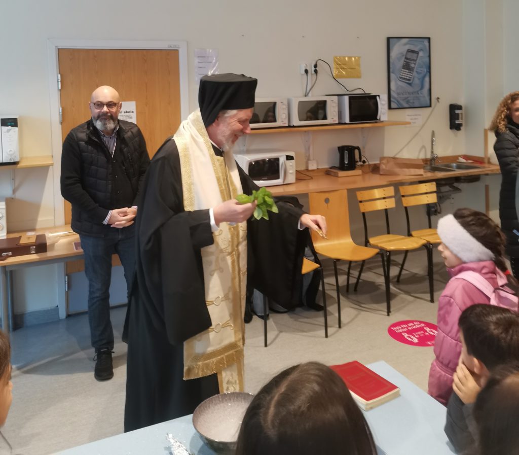 Ο Μητροπολίτης Σουηδίας τέλεσε τον αγιασμό στο Ελληνικό Σχολείο Στοκχόλμης