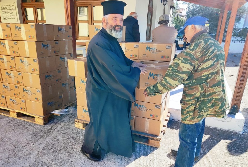 Διανομή 150 δεμάτων σε άπορες οικογένειες από την Ιερά Μητρόπολη Μαρωνείας