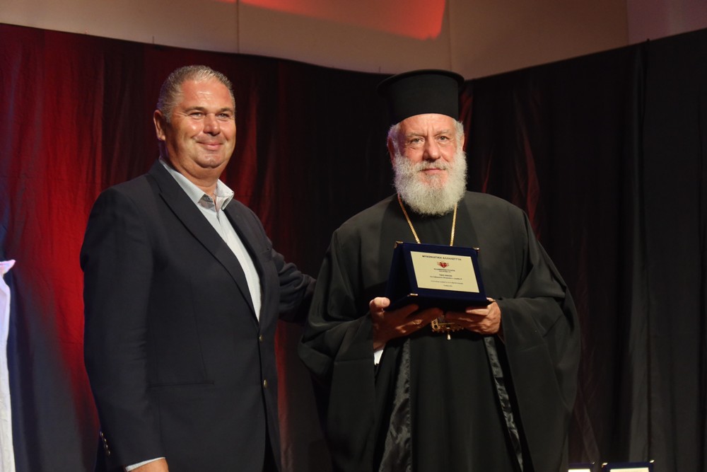 Η Ιερά Μητρόπολη Σύρου τιμήθηκε από το Φιλανθρωπικό Σύλλογο “ΜΥΚΟΝΙΑΤΙΚΗ ΑΛΛΗΛΕΓΓΥΗ”