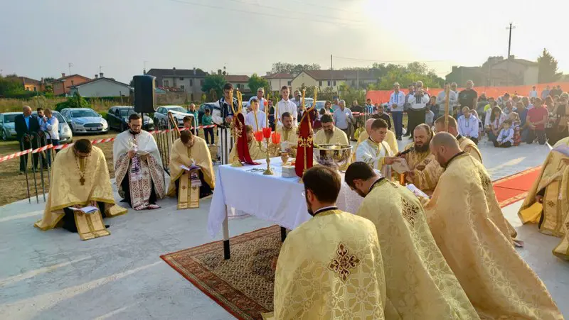 Românii din Italia construiesc un nou lăcaș de cult: Va fi ocrotit de Sfinții Epictet și Astion