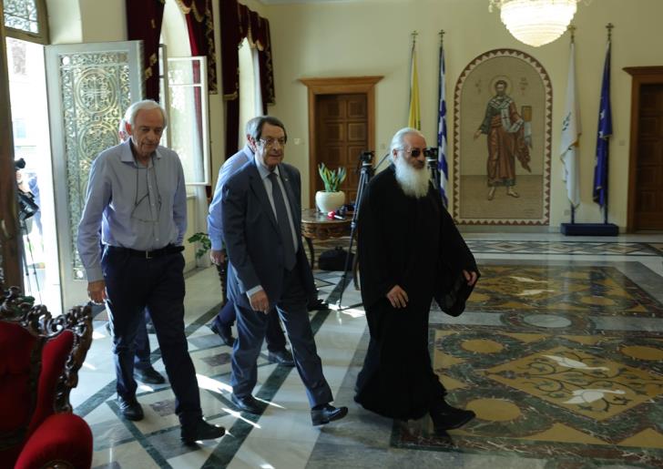Ο Νίκος Αναστασιάδης επισκέφθηκε τον ασθενή Αρχιεπίσκοπο Κύπρου