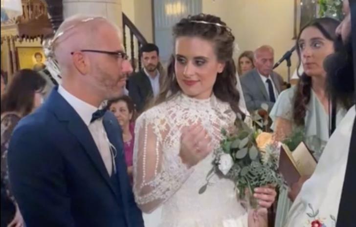 Κύπρος: Νύφη μεταφέρει στη νοηματική τα λόγια του ιερέα στον σύζυγό της (ΒΙΝΤΕΟ)
