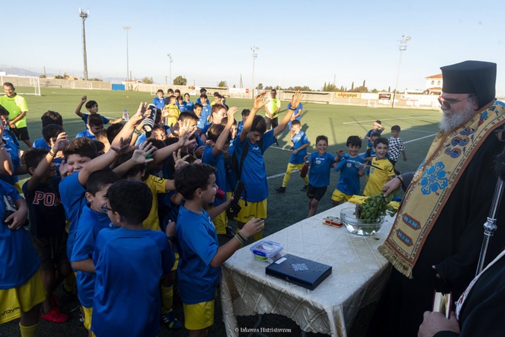 Ο Μητροπολίτης Ταμασού στο γήπεδο του Εθνικού Δευτεράς