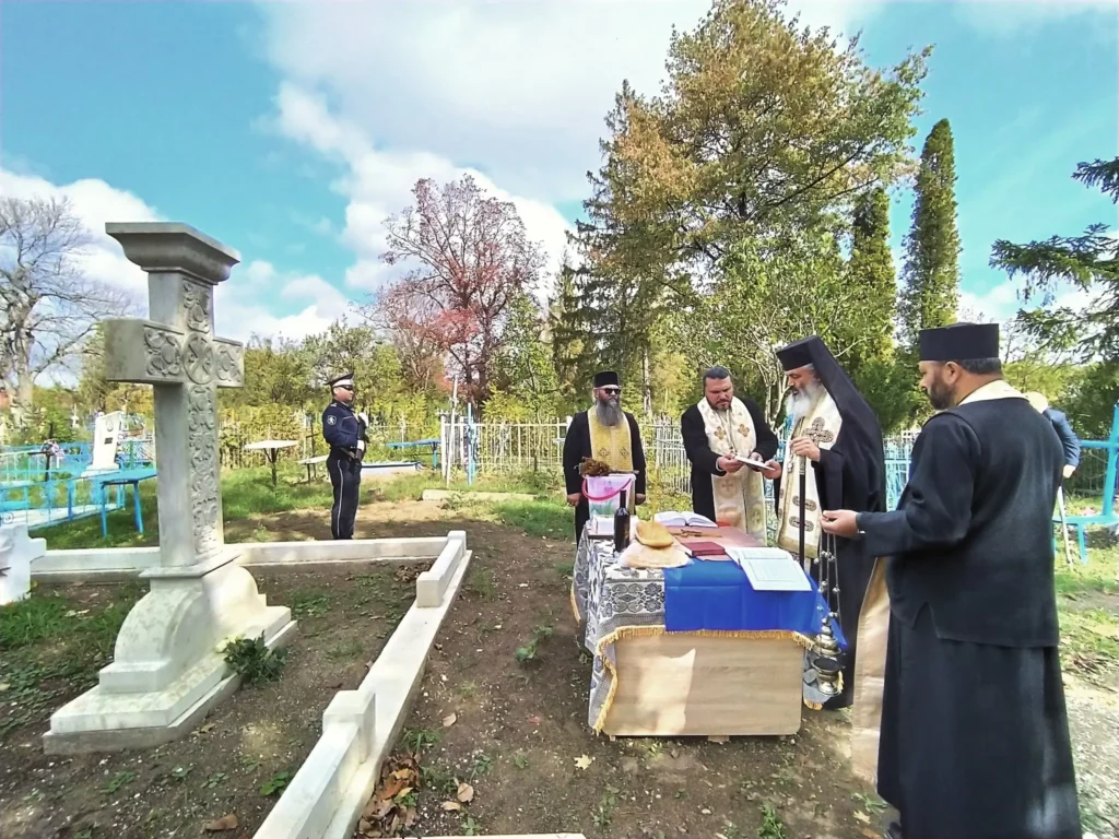 Ocnița, Ținutul Hotinului: Episcopul Antonie a sfinţit un monument dedicat eroilor din Armata Română