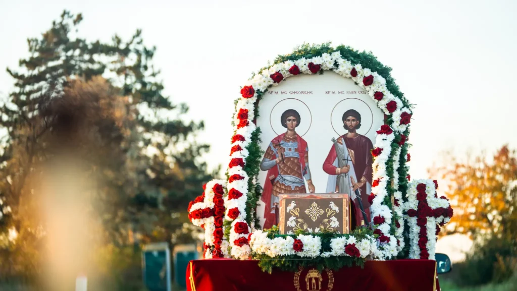 An Jubileu: Moaștele Sf. Ioan cel Nou sunt purtate în procesiune prin județul Suceava (FOTO)