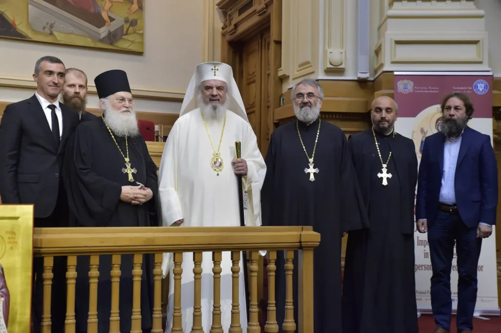 Arhim. Efrem și echipa de traducători ai Noului Testament apărut la Vatoped, distinși cu Ordinul Sf. Ioan Gură de Aur