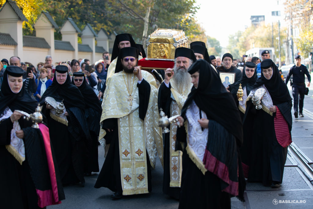 Splendorous ‘Way of the Saints’ procession revived on Monday in Bucharest