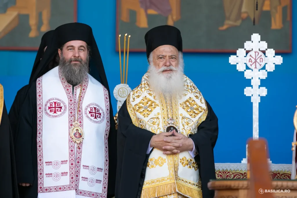 VIDEO: Mitropolitul Pantelimon de Veria a slujit la Patriarhie de sărbătoarea Sfântului Mare Mucenic Dimitrie