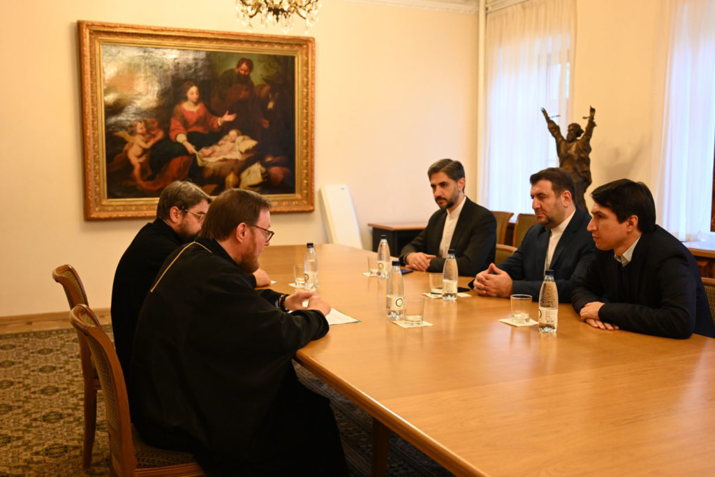 Заместитель председателя ОВЦС встретился с заместителем главы Организации по культуре и исламским связям Ирана