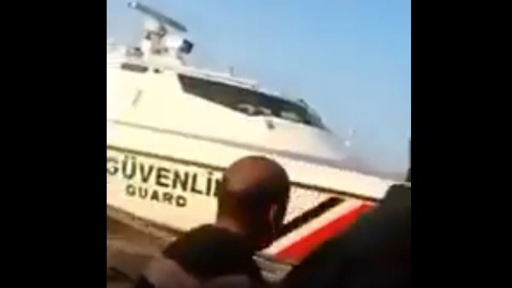 Ντοκουμέντο: Η Τουρκική ακτοφυλακή προωθεί βίαια μετανάστες προς την Ελλάδα (βίντεο)