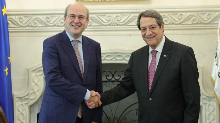 Συνάντηση Χατζηδάκη –  Αναστασιάδη: Ξεκινά η εφαρμογή της Ψηφιακής Κάρτας Εργασίας και στην Κύπρο