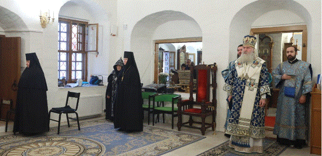 В праздник Иверской иконы Божией Матери председатель Синодального отдела по монастырям и монашеству совершил Литургию в Новодевичьем ставропигиальном монастыре