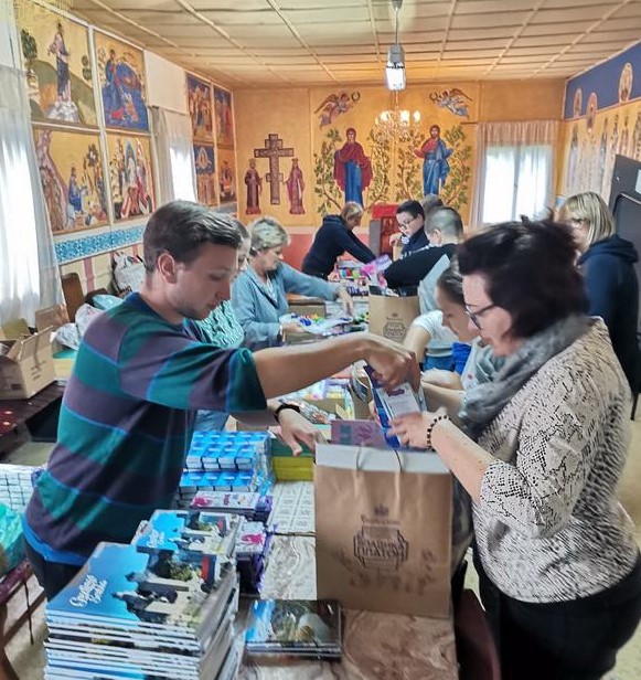 Πακέτα αγάπης σε παιδιά με ανίατες ασθένειες από την Επισκοπή Μπάτσκας