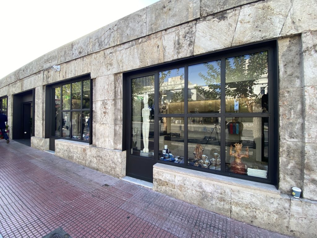 Εγκαίνια για τα ανακαινισμένα ιστορικά Ανθοπωλεία της Βουλής παρουσία του Πρωθυπουργού