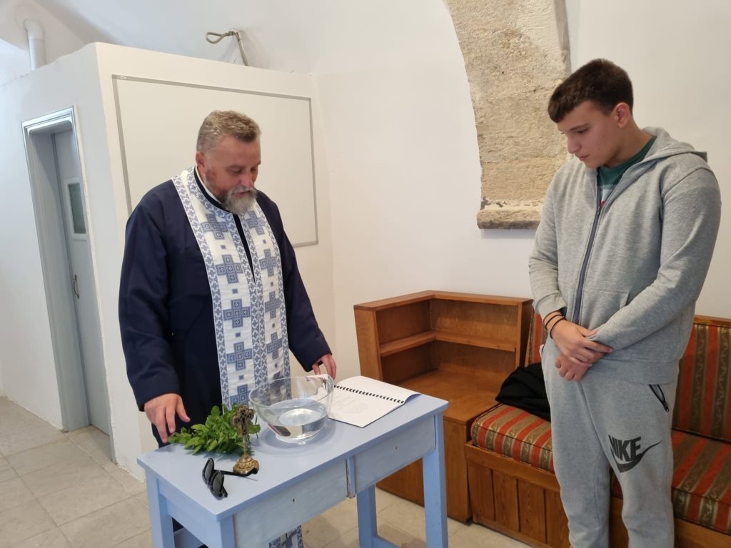 Με αγιασμό ξεκίνησαν οι νεανικές συντροφιές στην Ύδρα