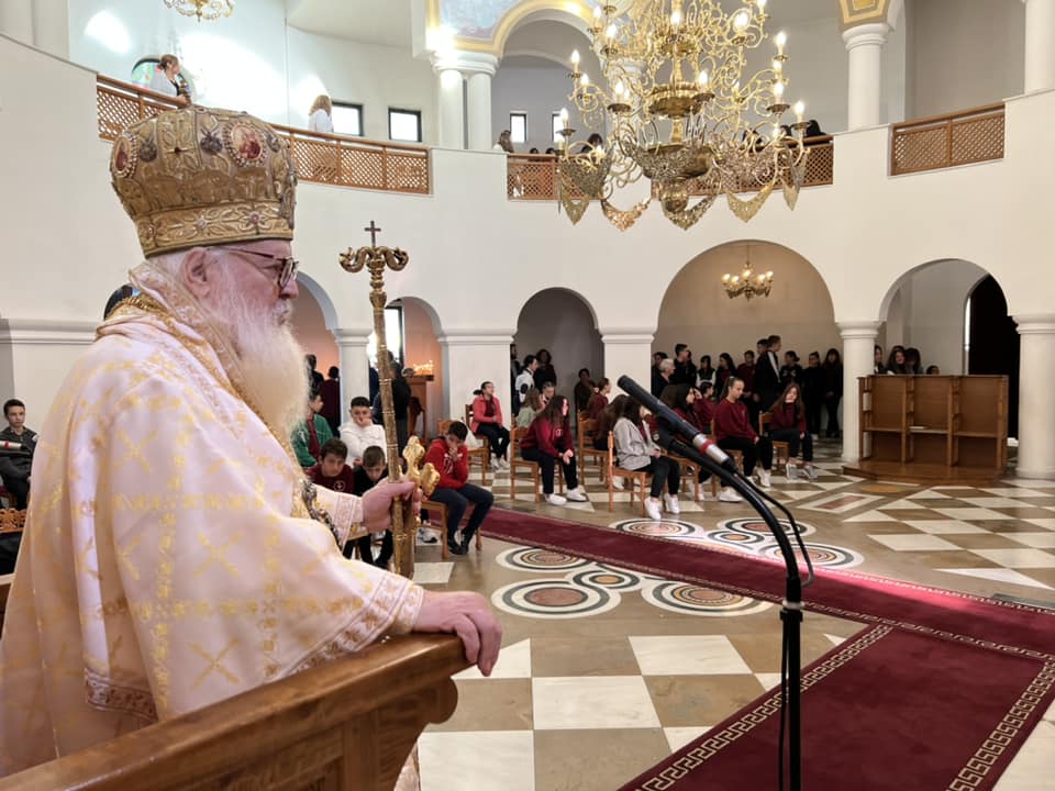 Metropolitan of Gjirokastër Demetrios officiates at Divine Liturgy at city’s Resurrection of Christ cathedral