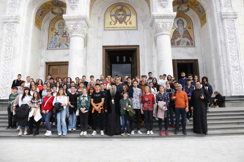 Patriarch of Serbia Porfirije welcomes pupils of ethnic Serbian school of Zagreb