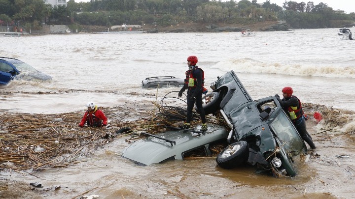 Σε ποιες περιοχές εκτυλίσσονται έντονα πλημμυρικά φαινόμενα