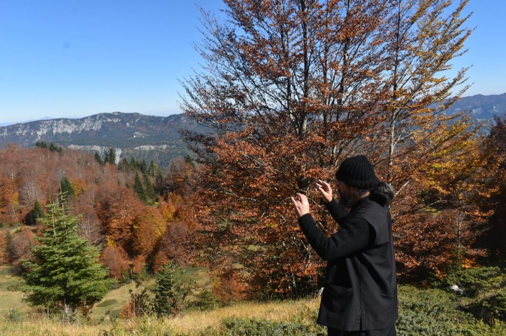 Στο μοναδικό τοπίο των Αρένων του Γράμμου ο Μητροπολίτης Καστορίας (ΦΩΤΟ)