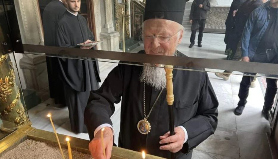 Αναχώρησε για το Λονδίνο ο Οικουμενικός Πατριάρχης