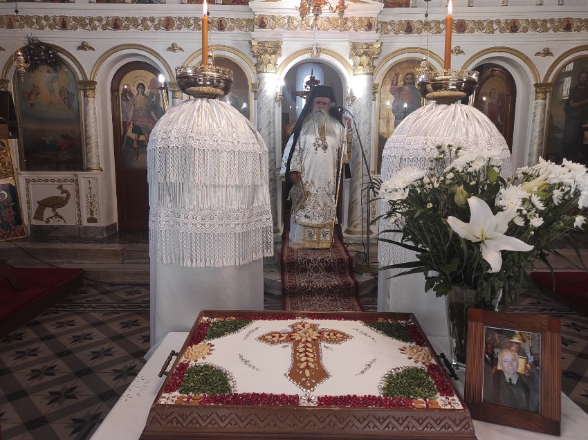 Αρχιερατική Θεία Λειτουργία και μνημόσυνο από τον Μητροπολίτη Ηλείας στο Χελυδόρι Κορινθίας