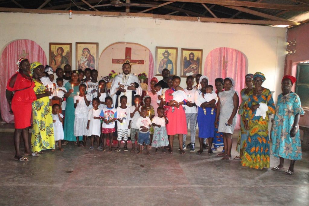 Φωτορεπορτάζ από τη Βάπτιση 18 παιδιών στη Νιγηρία