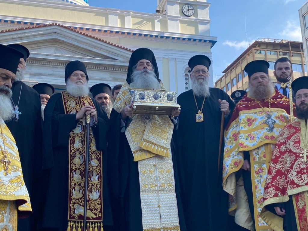 O Πειραιάς αποχαιρέτησε με ευλάβεια την Αγία Ζώνη (ΒΙΝΤΕΟ+ΦΩΤΟ)