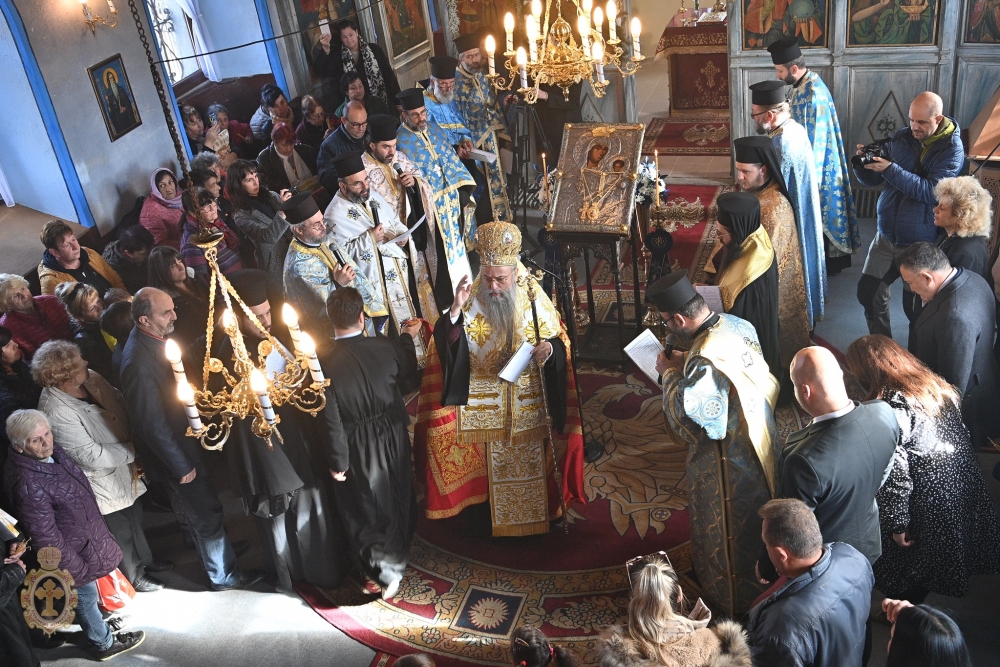 Молебен канон към Пресвета Богородица в с. Каравелово