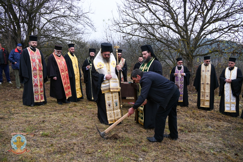 Τέθηκε ο θεμέλιος λίθος για την ανέγερση του Ιερού Ναού Οσίας Παρασκευής σε χωριό της Βουλγαρίας (ΦΩΤΟ)