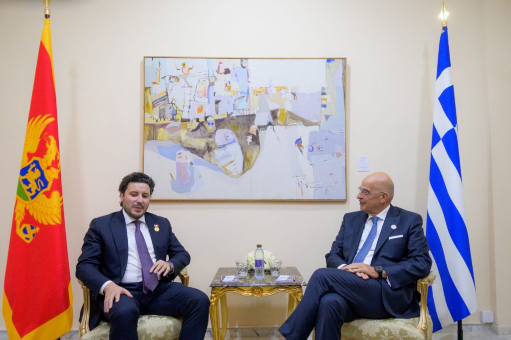 Συνάντηση Νίκου Δένδια με τον πρωθυπουργό του Μαυροβουνίου Ντρίταν Αμπάζοβιτς