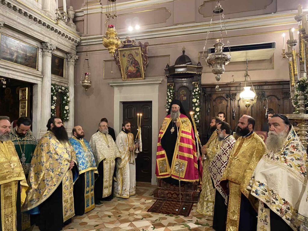 Κέρκυρα: Πολυπληθές το εκκλησίασμα στον Άγιο Σπυρίδωνα παρά τα καιρικά φαινόμενα