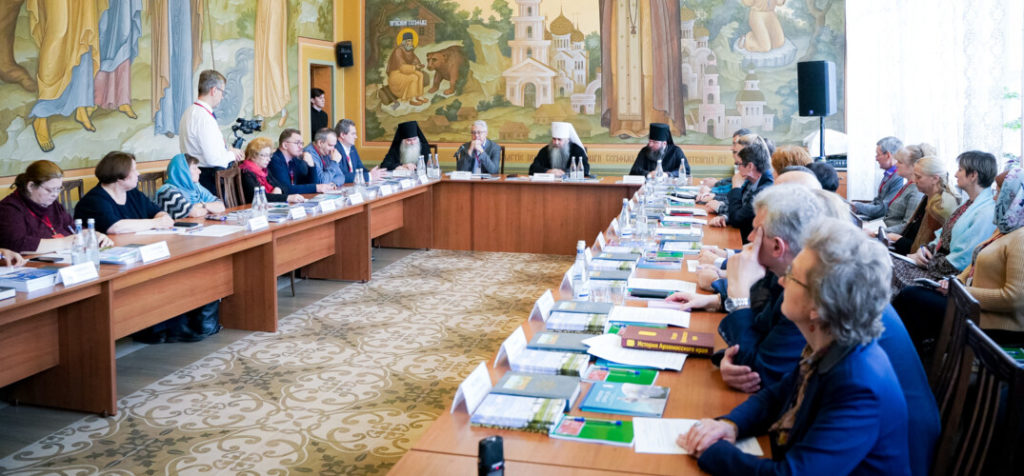 В Дивеевском монастыре прошел круглый стол «350 лет Нижегородской епархии: история и современность»