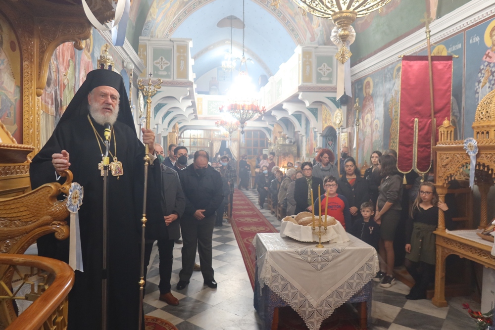 Τον  μεθεόρτιο Εσπερινό των Εισοδίων της Θεοτόκου τέλεσε ο Σύρου Δωρόθεος στη Μήλο