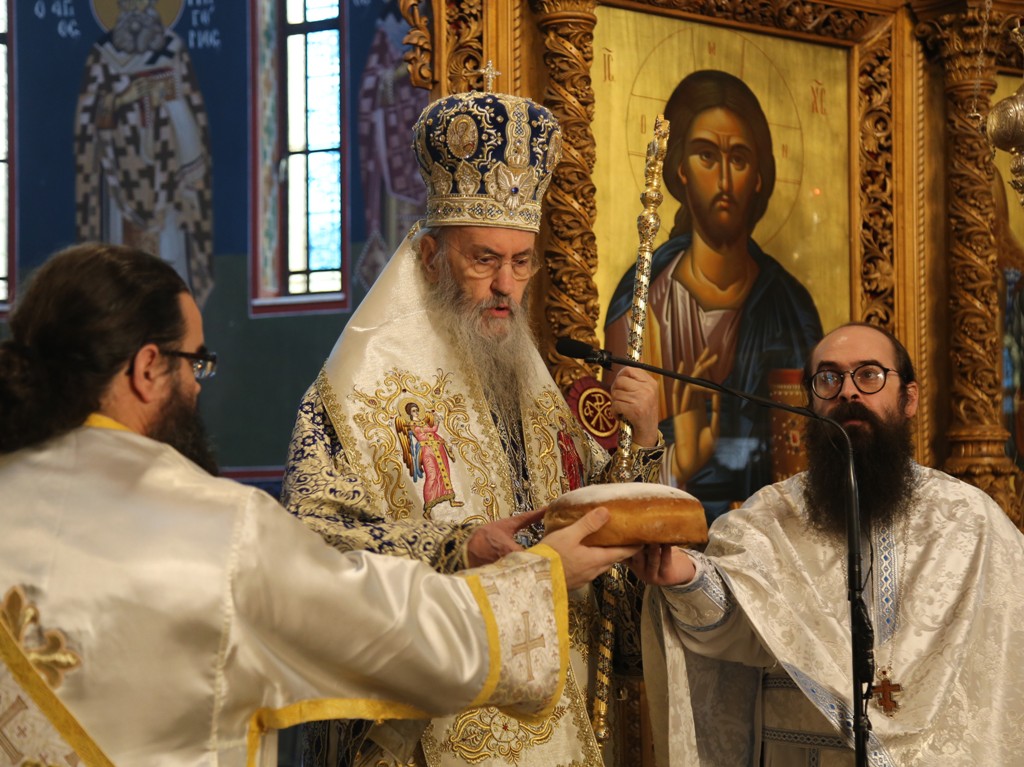 Ο Ναυπάκτου Ιερόθεος λειτούργησε και προσευχήθηκε για τους πολύτεκνους στο Αγρίνιο
