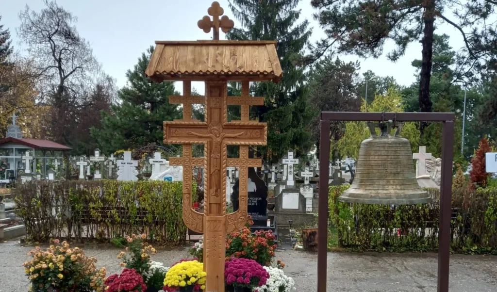 O troiță a fost amplasată în Cimitirul Berceni 2 ca să amintească rolul rugăciunii în viața creștinului
